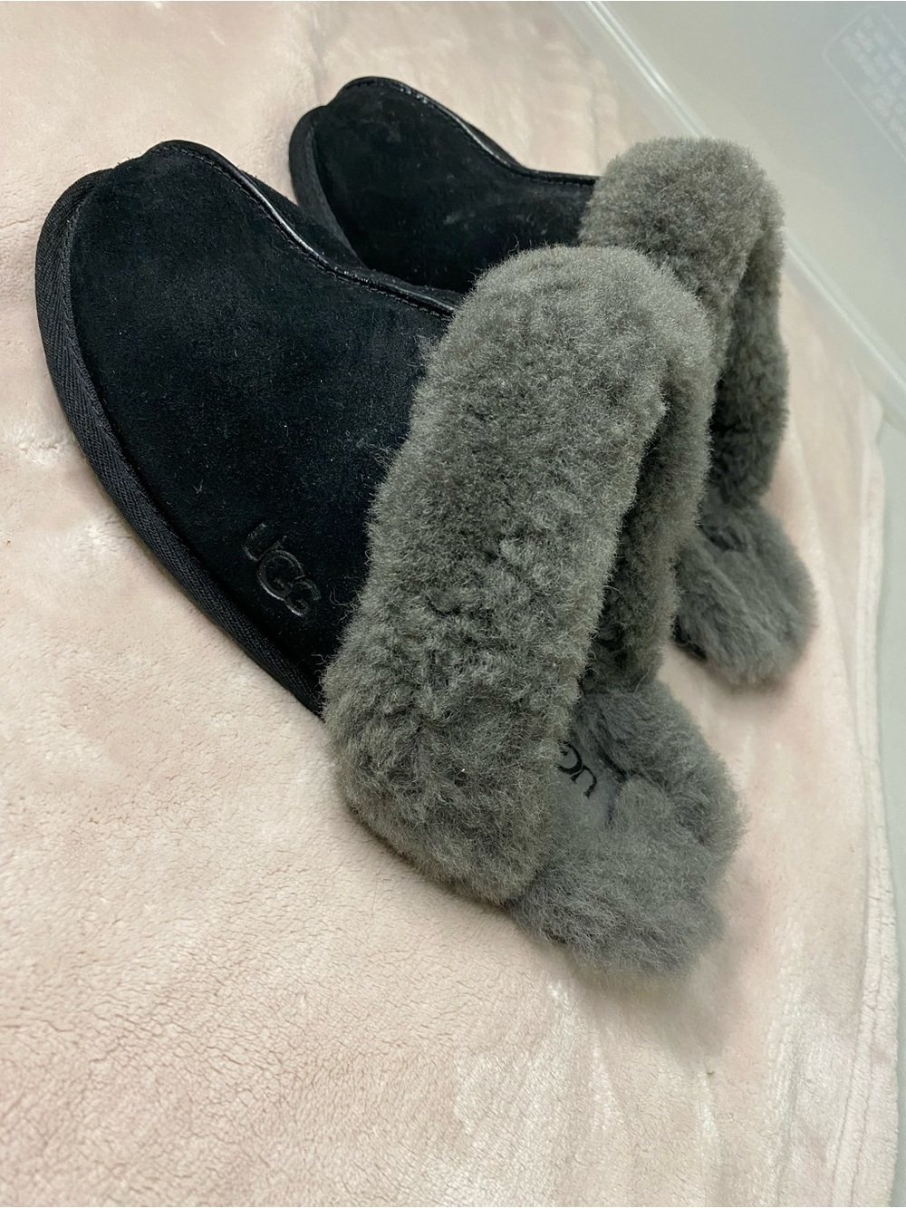 UGG Scuffette II Suede Slippers in Black/Grey women size 7
